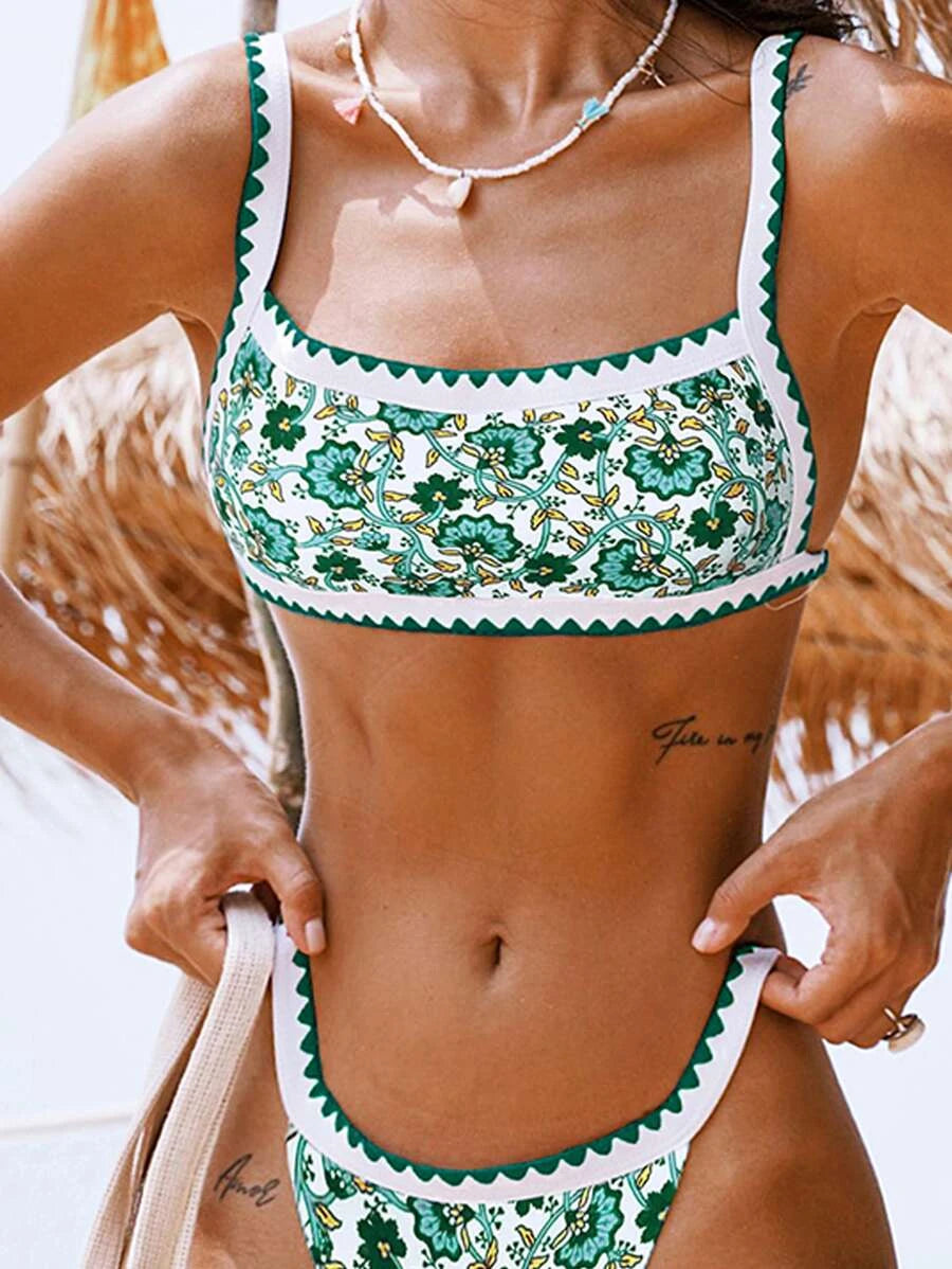 Bikini-Oberteil mit Blumenmuster und Überwendlichstich