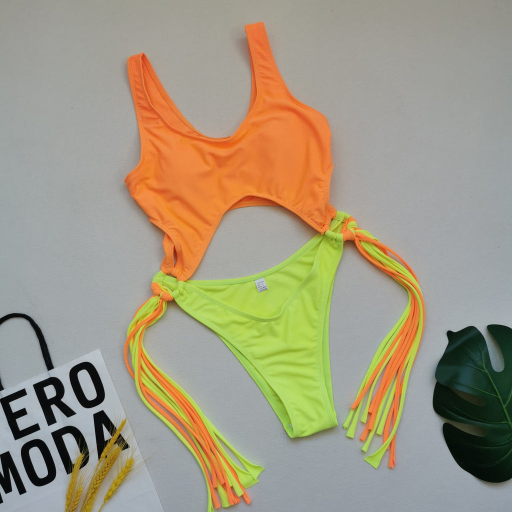 Maillot de bain une pièce sexy à pompons de couleur contrastante