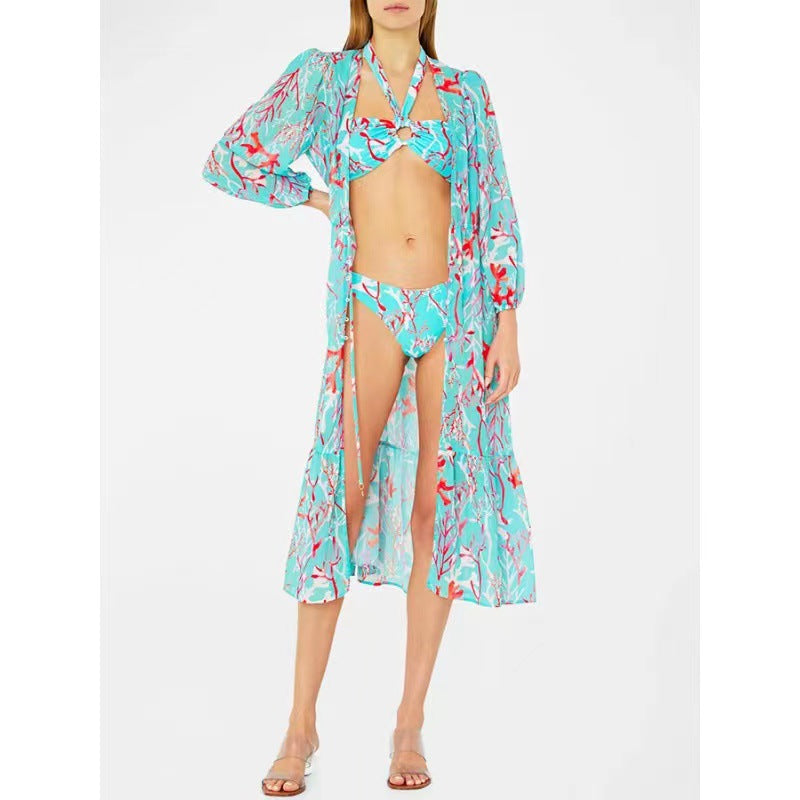 Ensemble de maillots de bain trois pièces avec haut de bikini licou, jupe en gaze imprimée et fentes, sexy