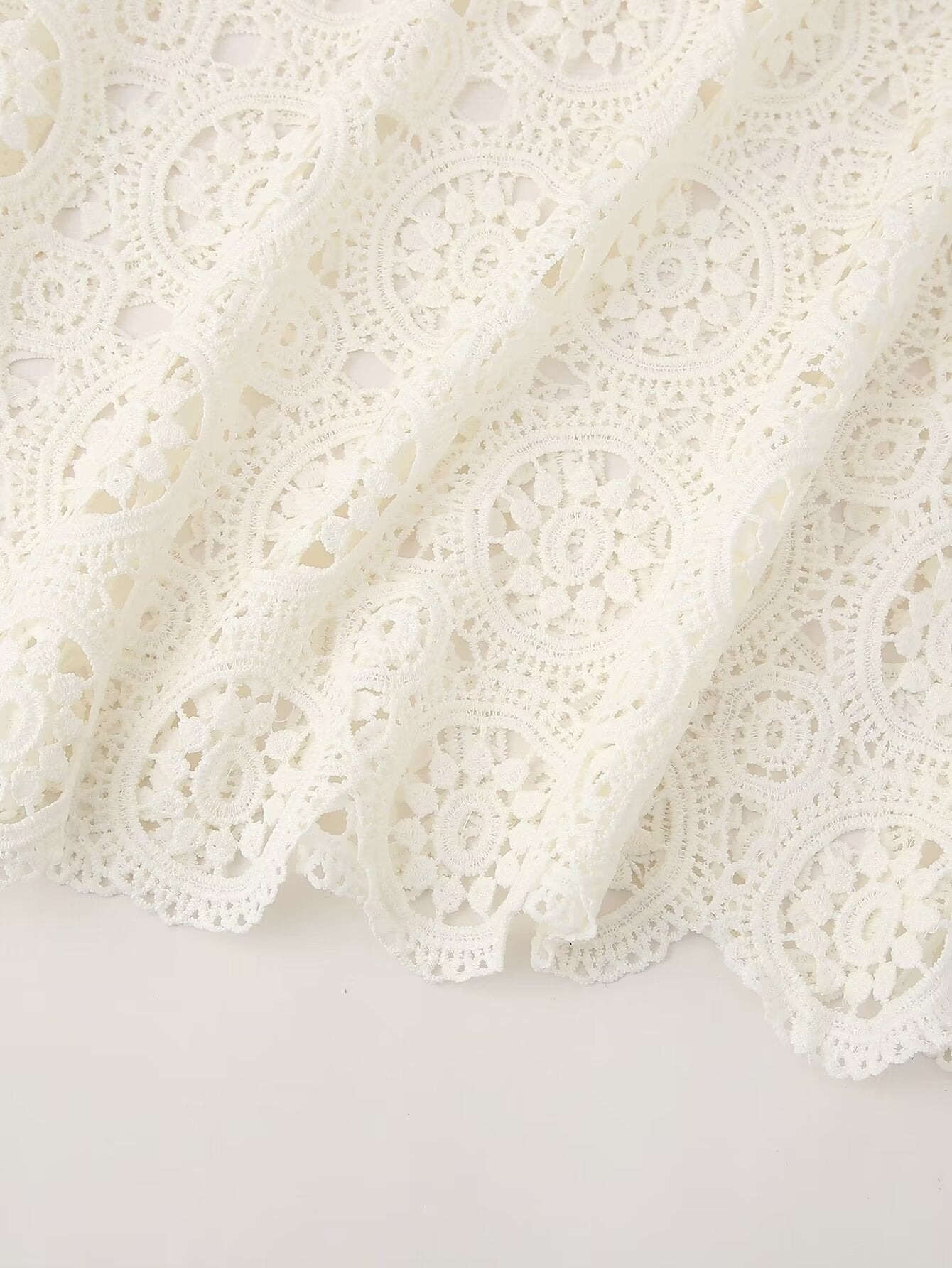 Robe longue femme brodée de dentelle, coupe ajustée, collection printemps