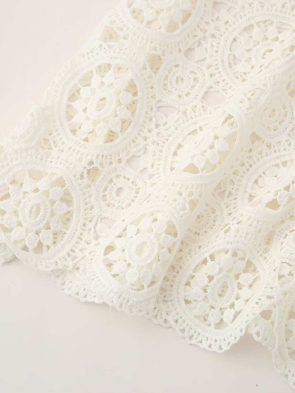 Robe longue femme brodée de dentelle, coupe ajustée, collection printemps