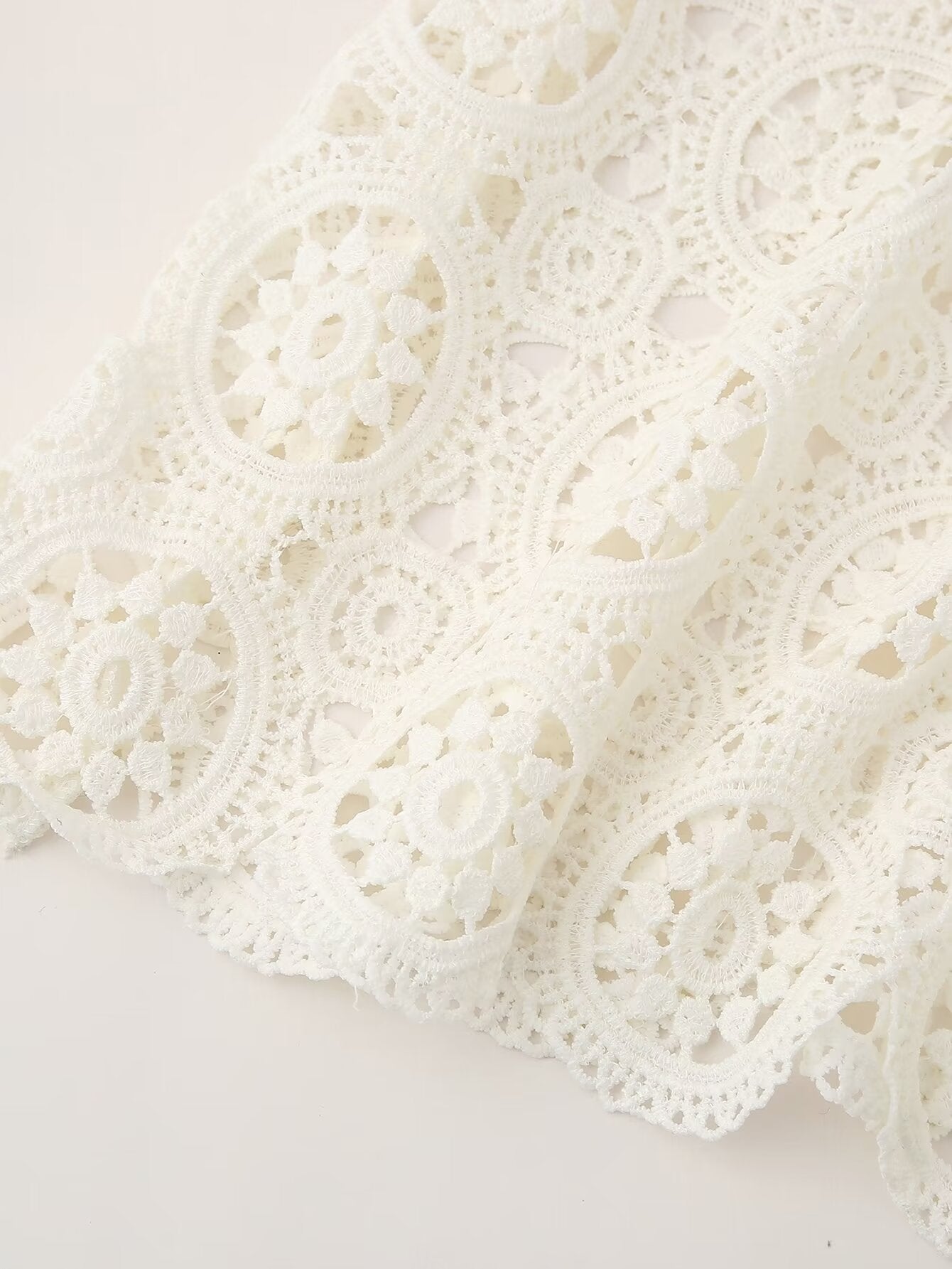 Robe longue femme brodée de dentelle, coupe ajustée, collection printemps