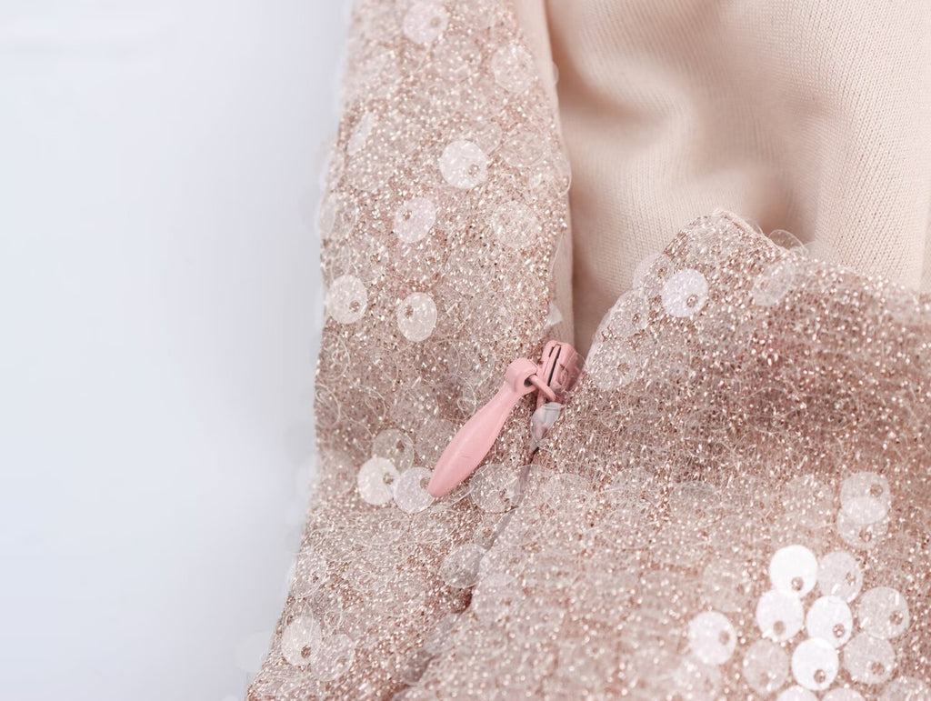 Französisches Pailletten-Plissee-Neckholderkleid für Damen