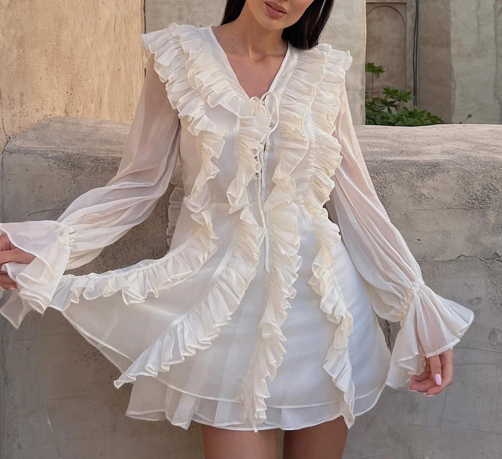 Elegantes Damenkleid mit V-Ausschnitt, Chiffon und mehrlagigen Rüschen