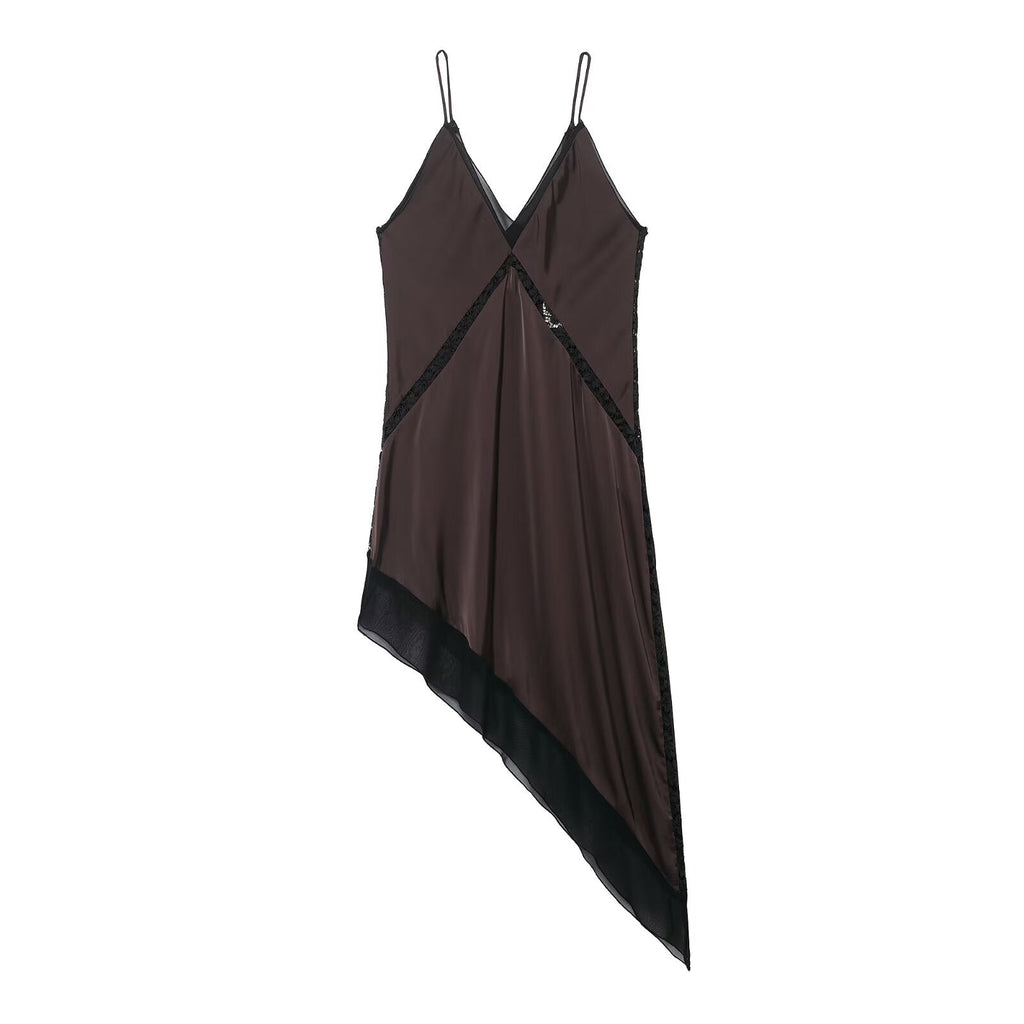 Robe midi asymétrique en satin à col en V et fines bretelles élégante