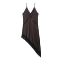 Robe midi asymétrique en satin à col en V et fines bretelles élégante