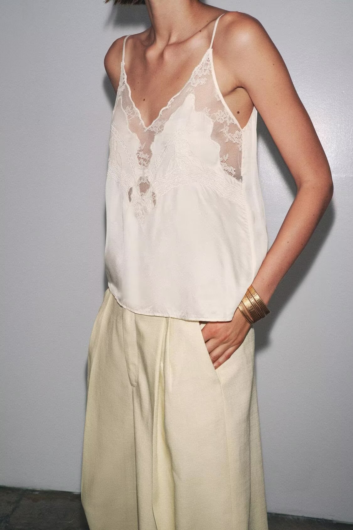 Vêtements pour femmes – Haut à bretelles en dentelle sexy pour le printemps