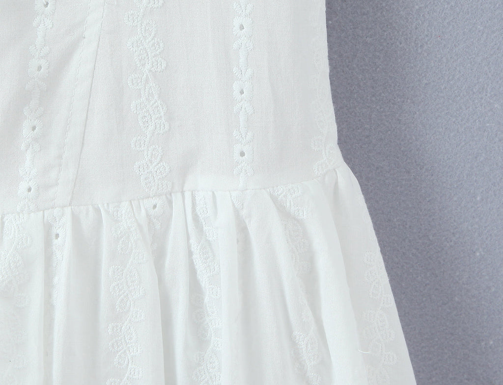 Robe courte en dentelle à fines bretelles, coupe ajustée, amincissante, sexy, style bourgeon pour femme