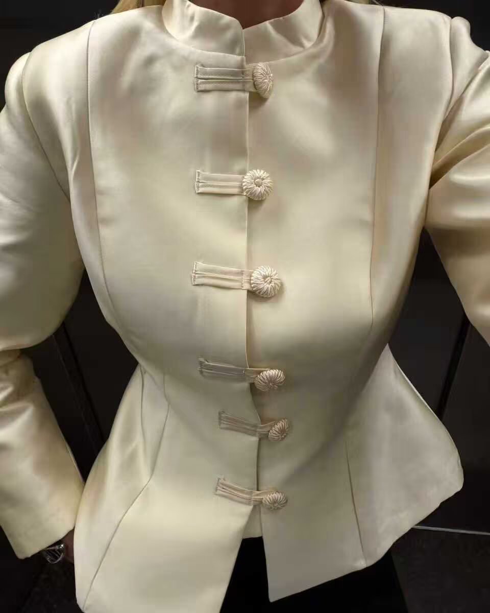 Veste en satin à col montant et boucles pour femme, manteau cintré