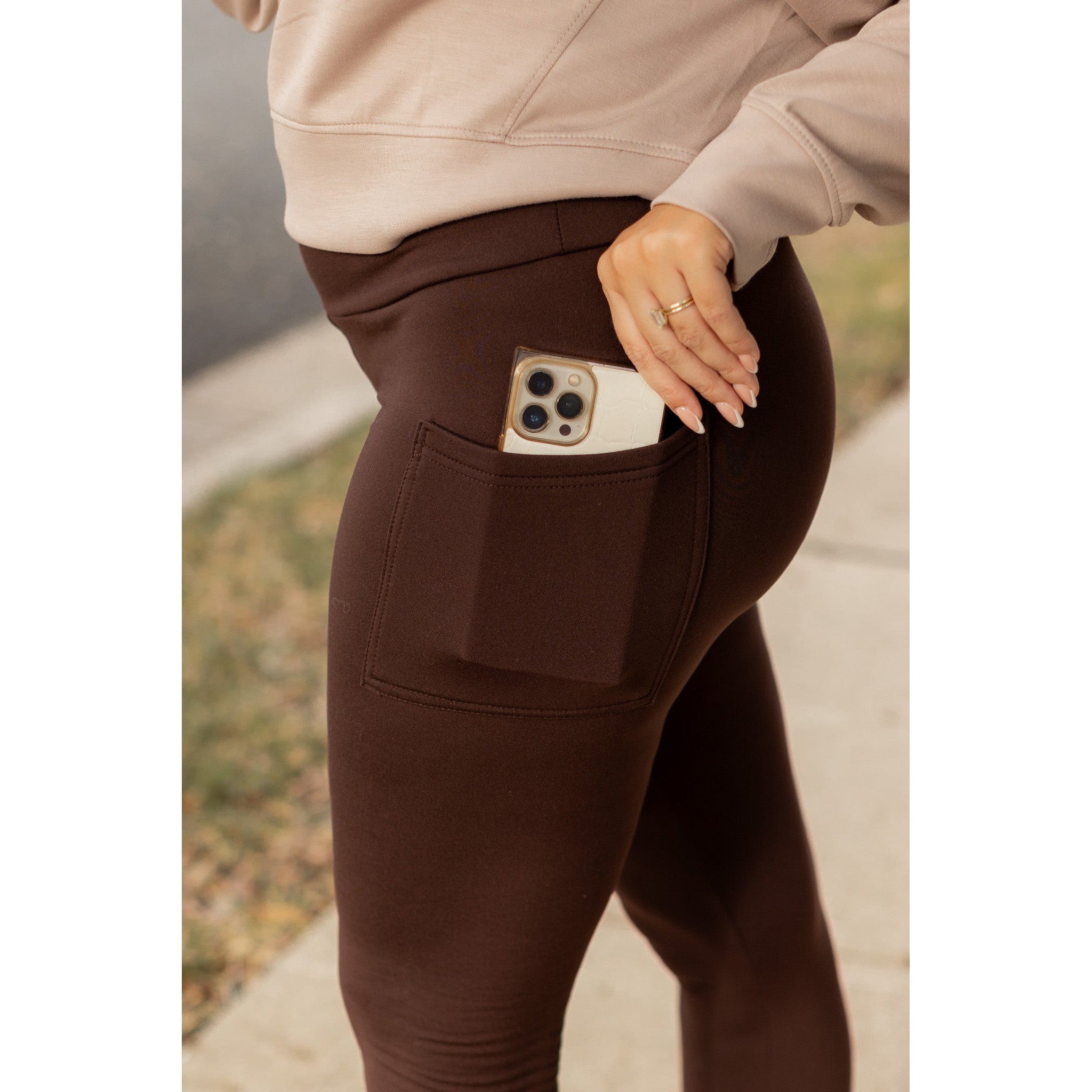 Belle - Legging polaire marron long avec poches*