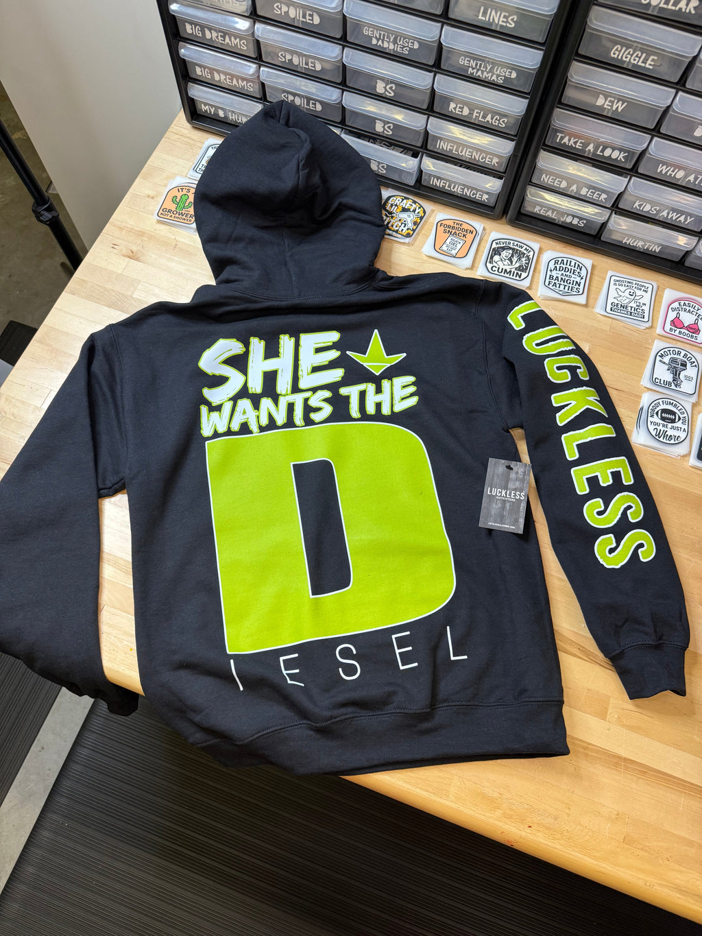 Elle veut le sweat à capuche Diesel