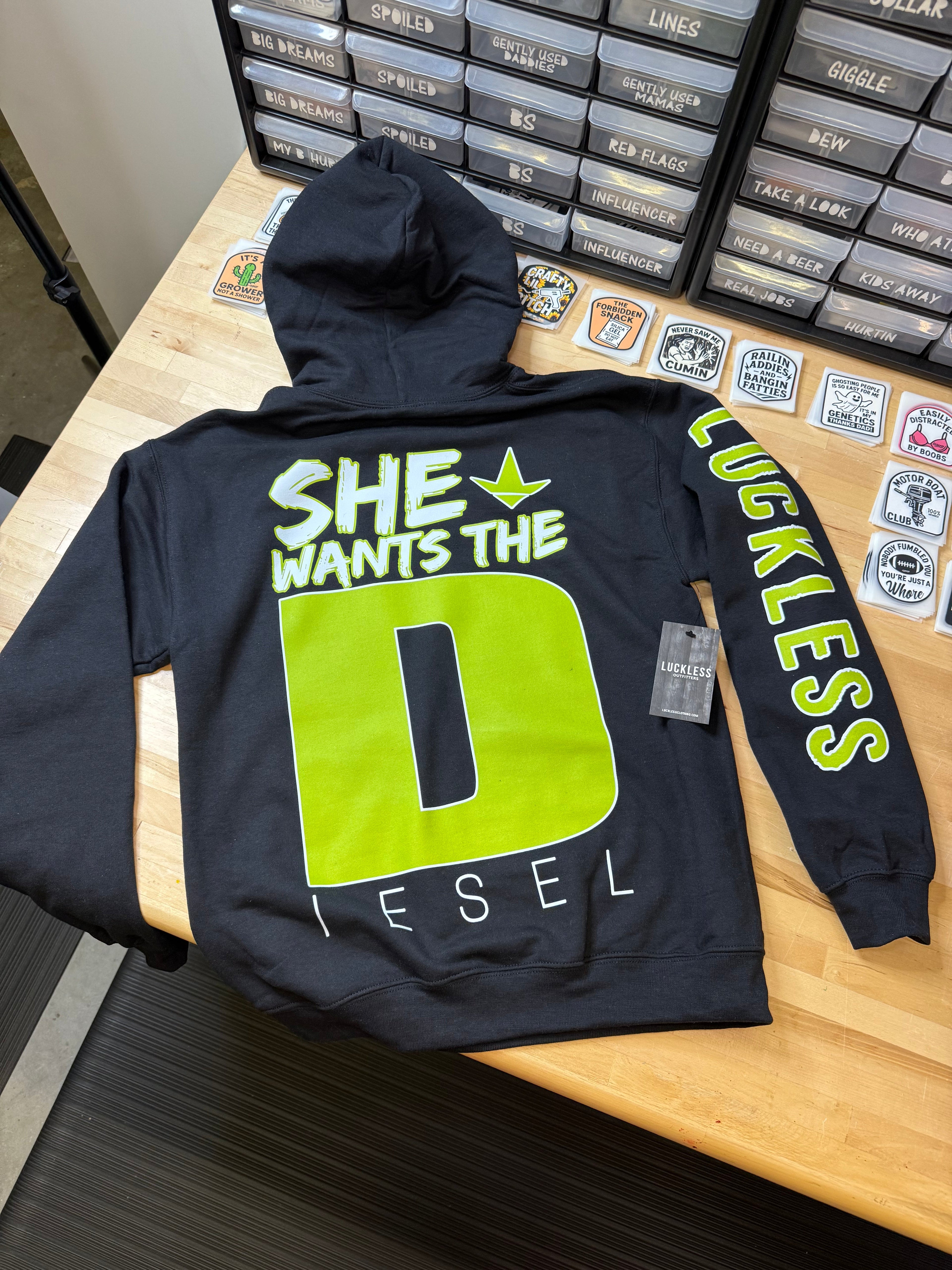 Elle veut le sweat à capuche Diesel