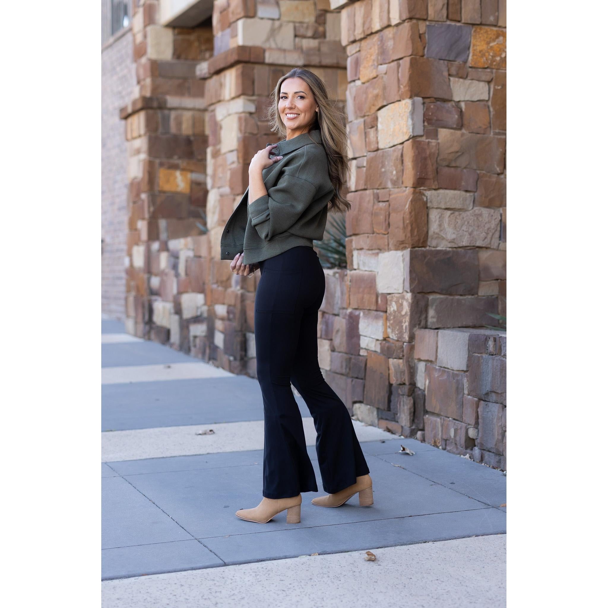 Natalie – Schwarze Super-Flare-Leggings