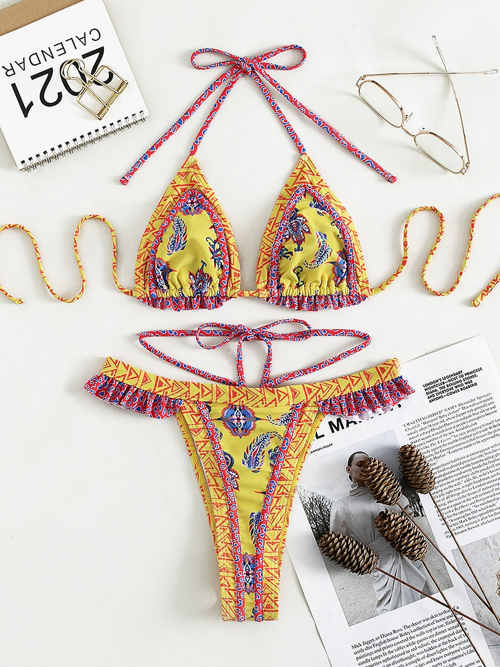 Neckholder-Badeanzug Gelb Gebänderter Bikini Bijini Dreieck-Badeanzug