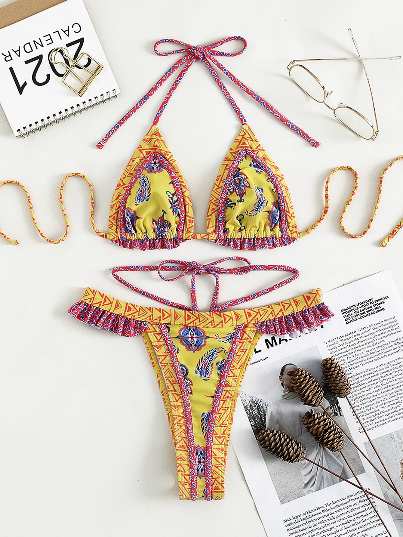 Neckholder-Badeanzug Gelb Gebänderter Bikini Bijini Dreieck-Badeanzug