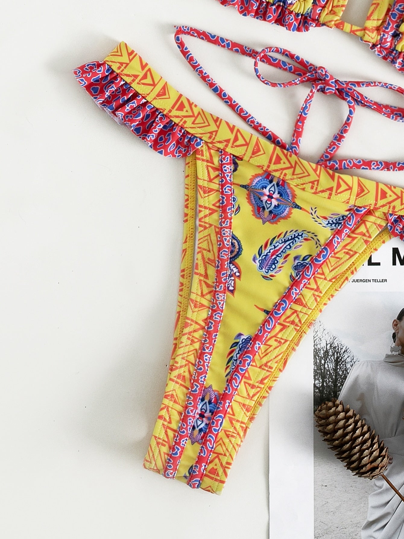 Neckholder-Badeanzug Gelb Gebänderter Bikini Bijini Dreieck-Badeanzug