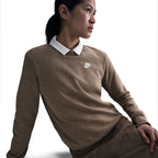 Haut en molleton à col ras du cou Nike Sportswear Club pour femme - Marron Vison