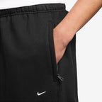 Nike Herren Solo Swoosh Trainingshose mit offenem Saum – Schwarz