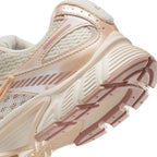 Nike Damen V5 Runner - Soft Pearl