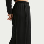 Nike Damen Chill Knit Mid-Rise Leichte Hose mit offenem Saum - Schwarz