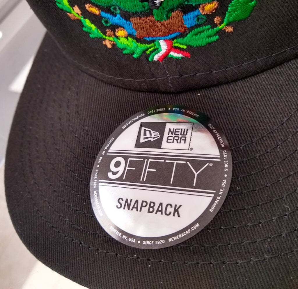 Casquette SnapBack noire brodée d'un bouclier et d'un drapeau du Mexique