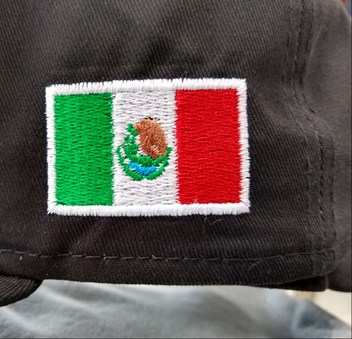 Casquette SnapBack noire brodée d'un bouclier et d'un drapeau du Mexique