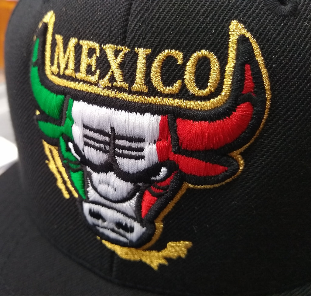 Casquette brodée à logo de taureau mexicain SnapBack