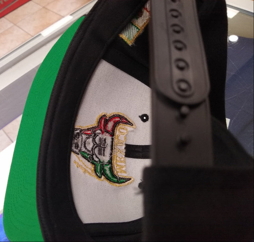 Casquette brodée à logo de taureau mexicain SnapBack