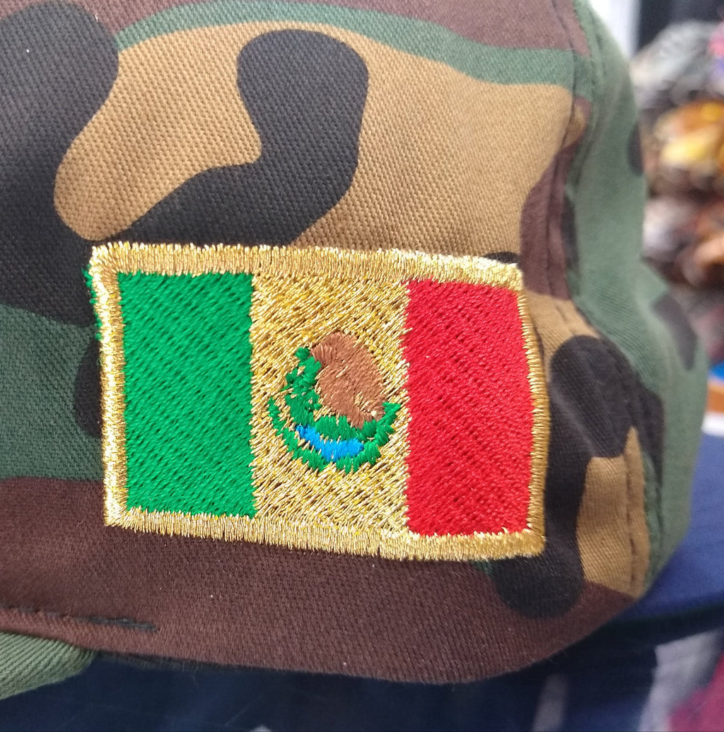 Bestickte SnapBack Cap mit mexikanischem Stier-Logo und Camouflage-Muster