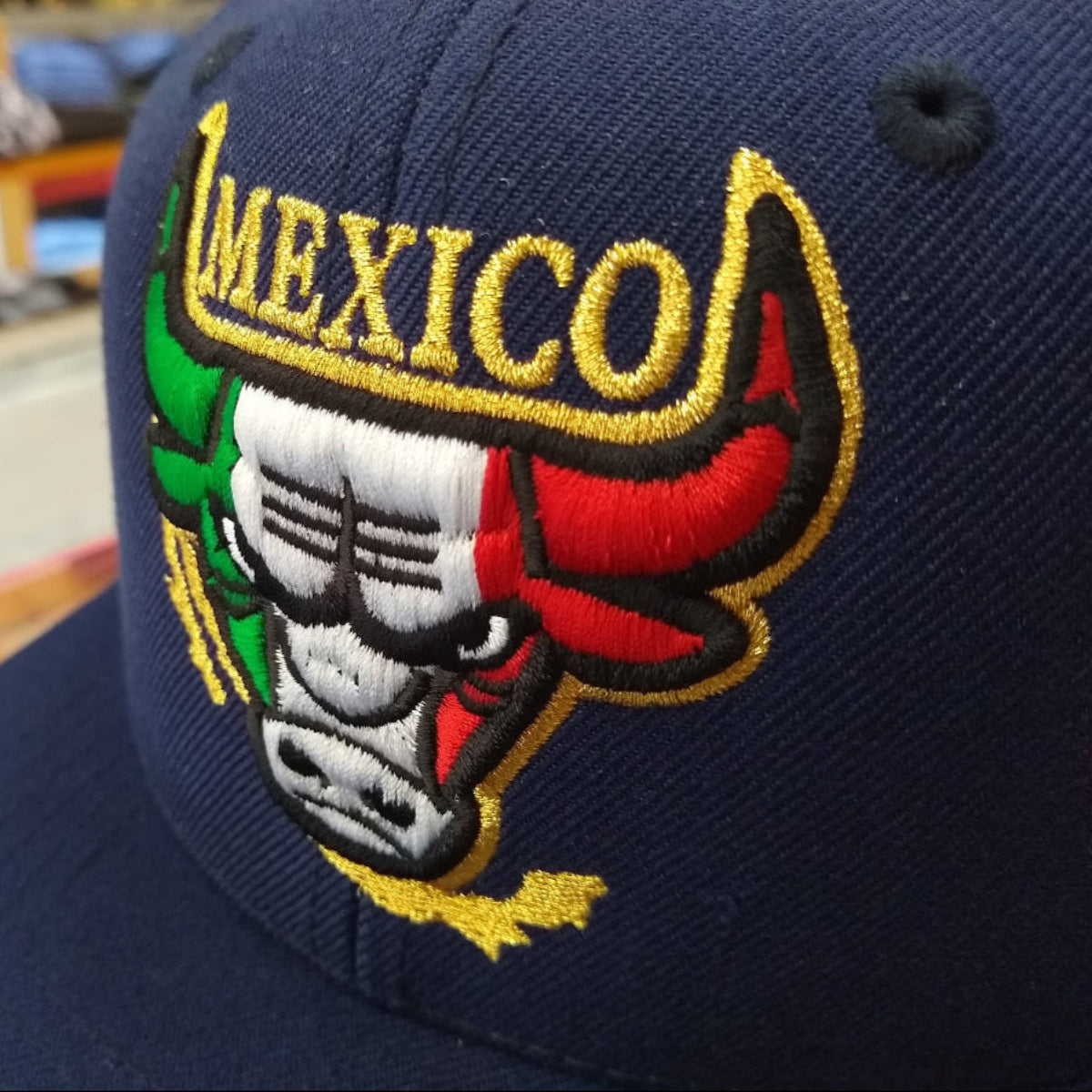 Casquette de baseball marine brodée avec logo taureau mexicain