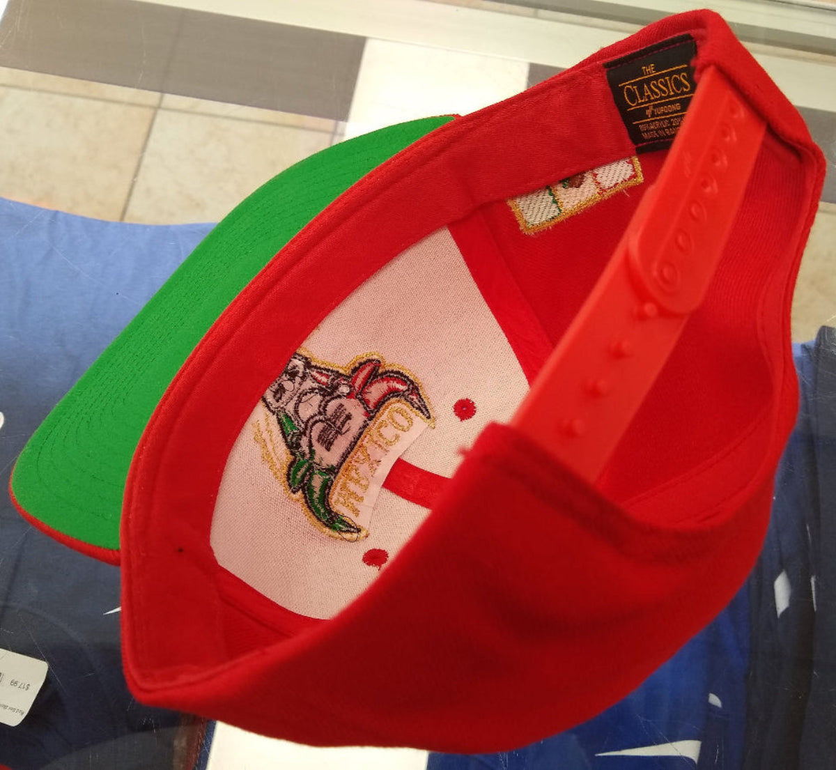 Bestickte SnapBack Mexikanischer Stier Logo Rote Kappe