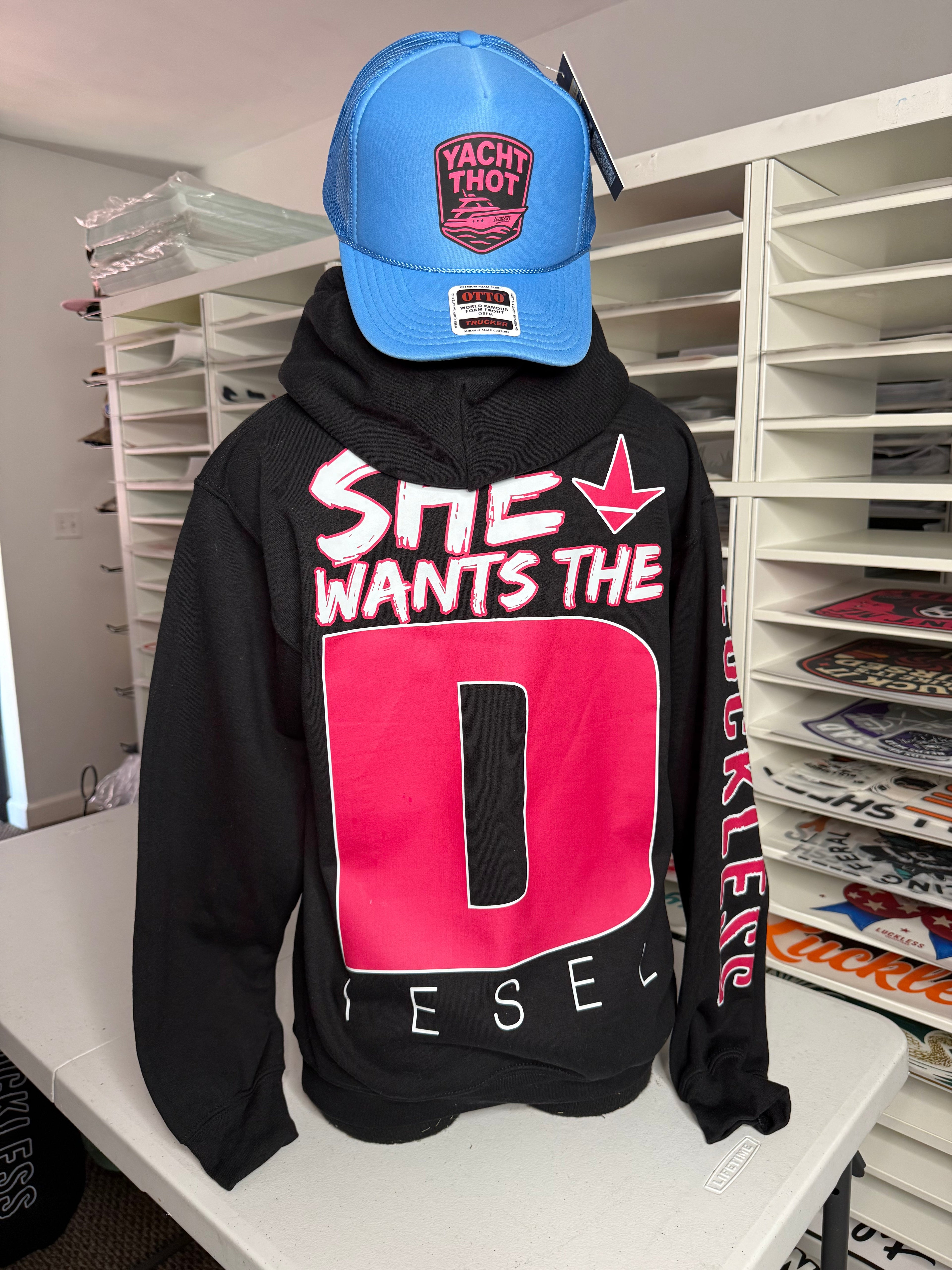 Sie will den Diesel-Hoodie