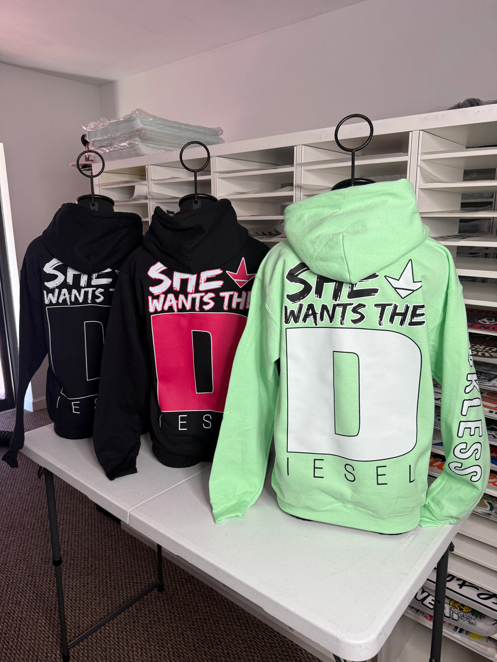 Elle veut le sweat à capuche Diesel