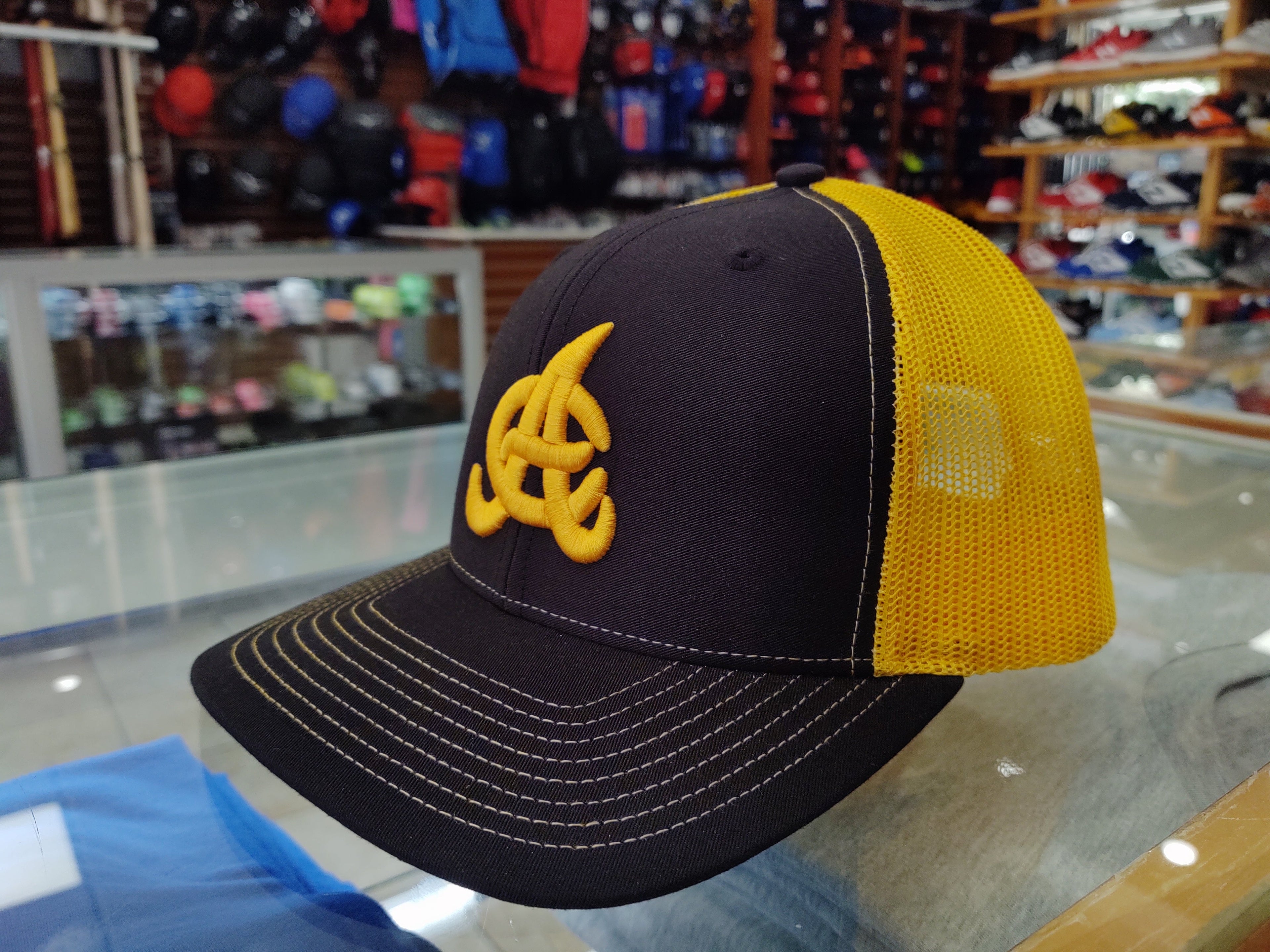 Casquette de camionneur en maille brodée Aguilas Cibaeñas – Casquette de baseball réglable à bouton-pression