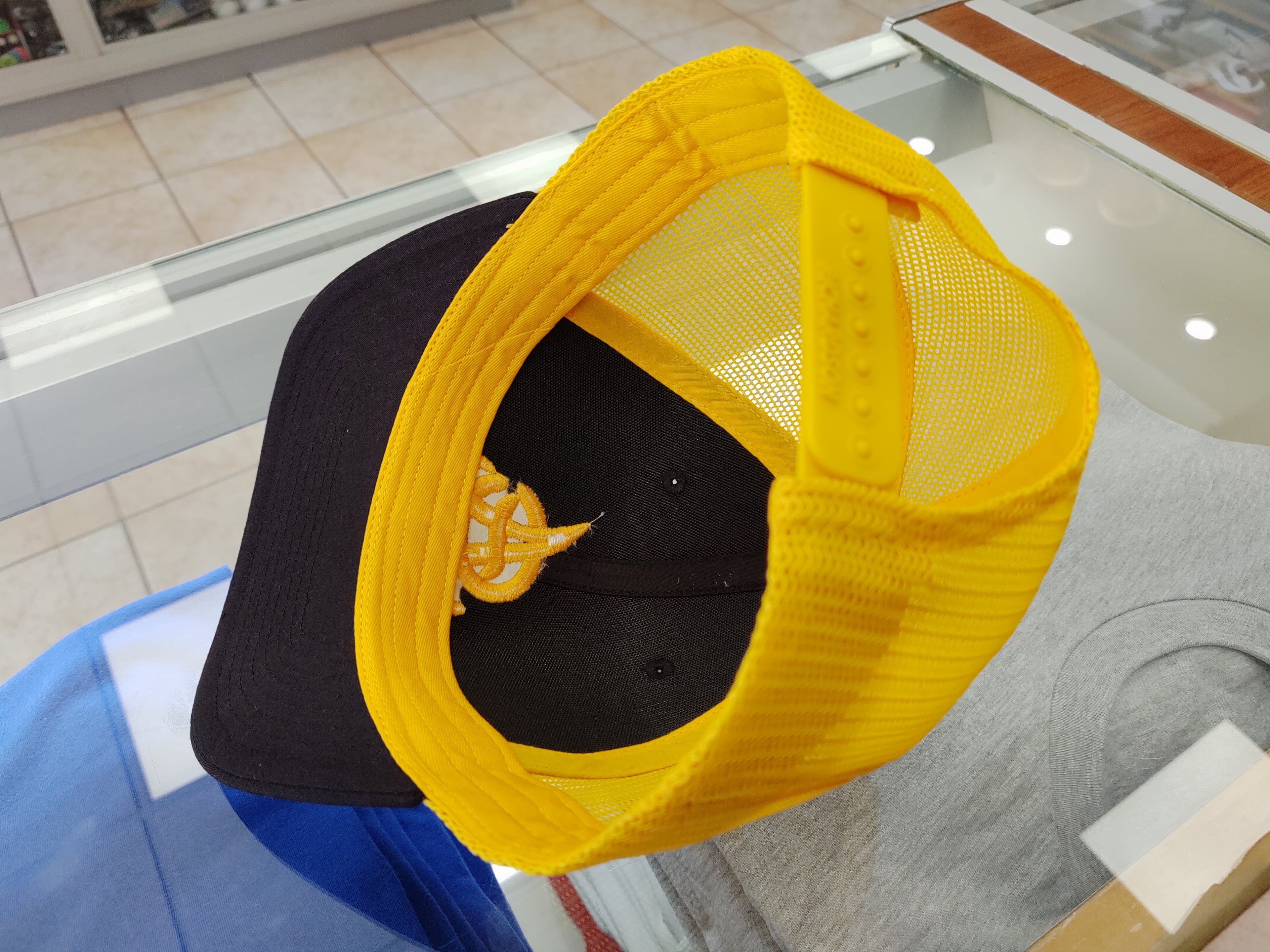 Casquette de camionneur en maille brodée Aguilas Cibaeñas – Casquette de baseball réglable à bouton-pression