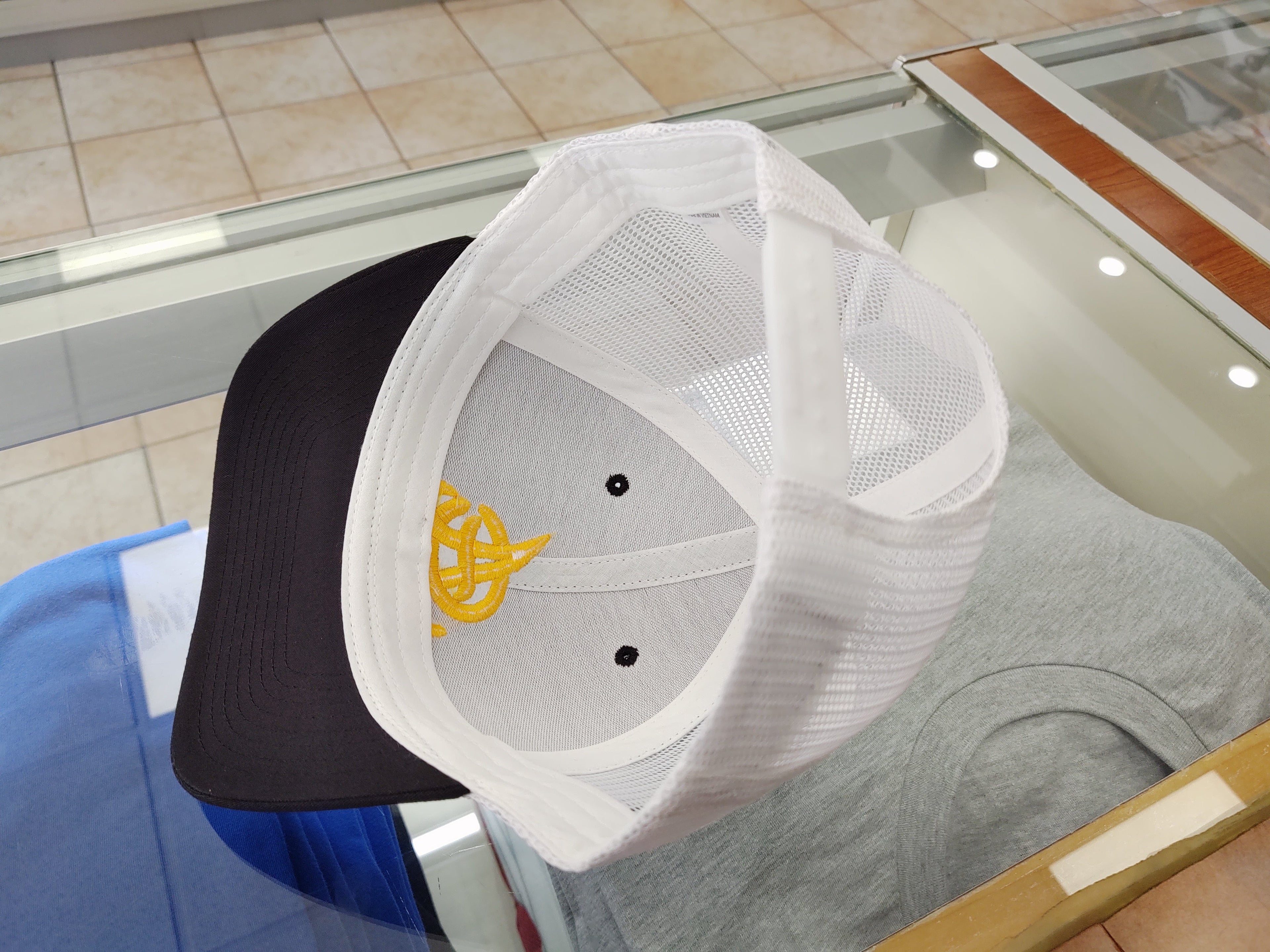 Casquette de camionneur en maille brodée Aguilas Cibaeñas – Casquette de baseball réglable à bouton-pression