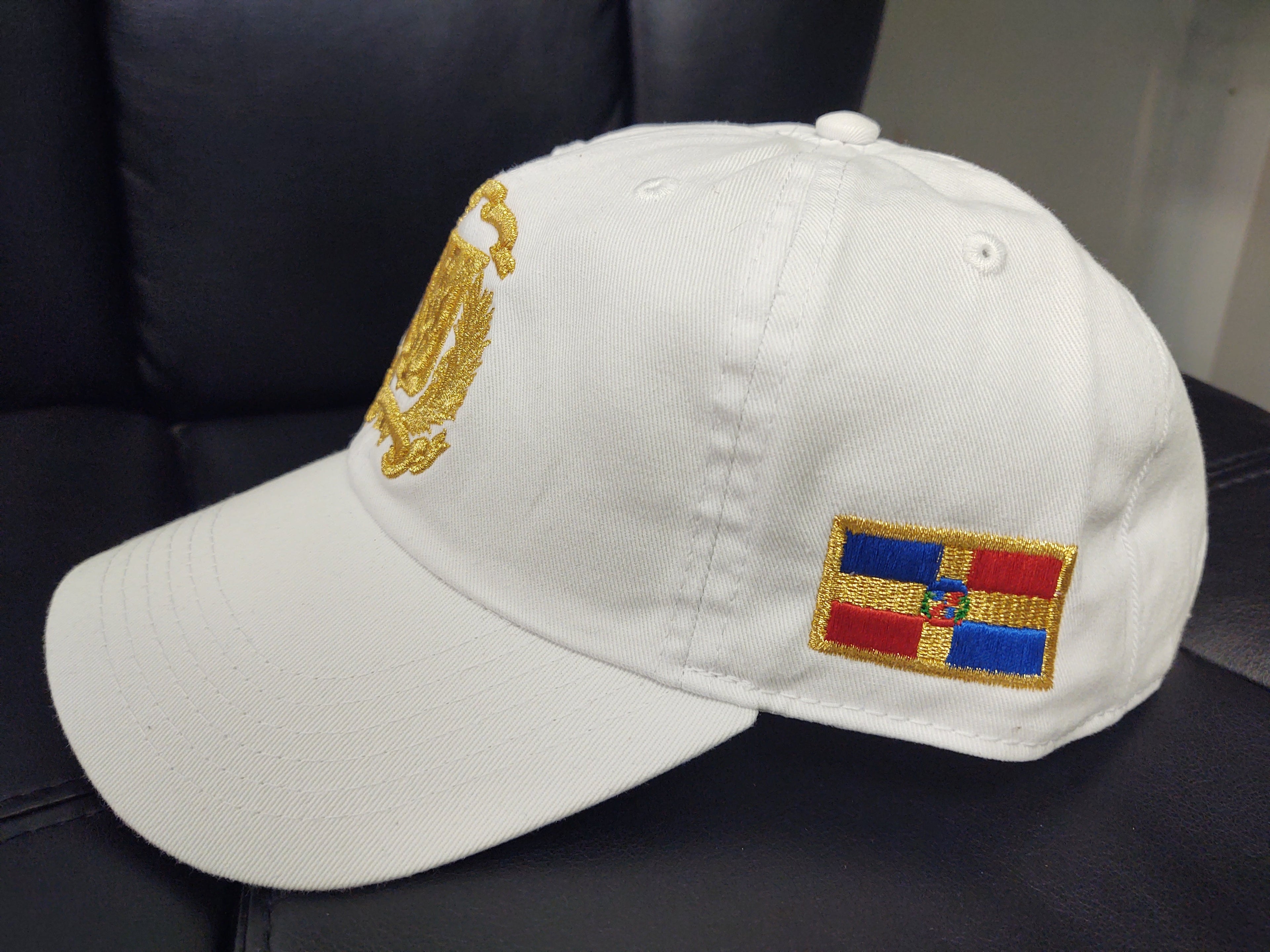 Escudo Republica Dominicana - Dominikanischer Schild Weiß / Metallic-Gold Farbe Dad Hat