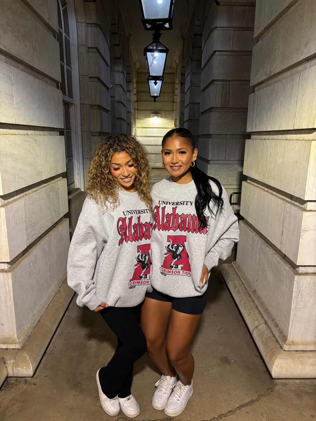 Das Old English Rundhals-Sweatshirt – University of Alabama (100 % Baumwolle, Heavyweight)
