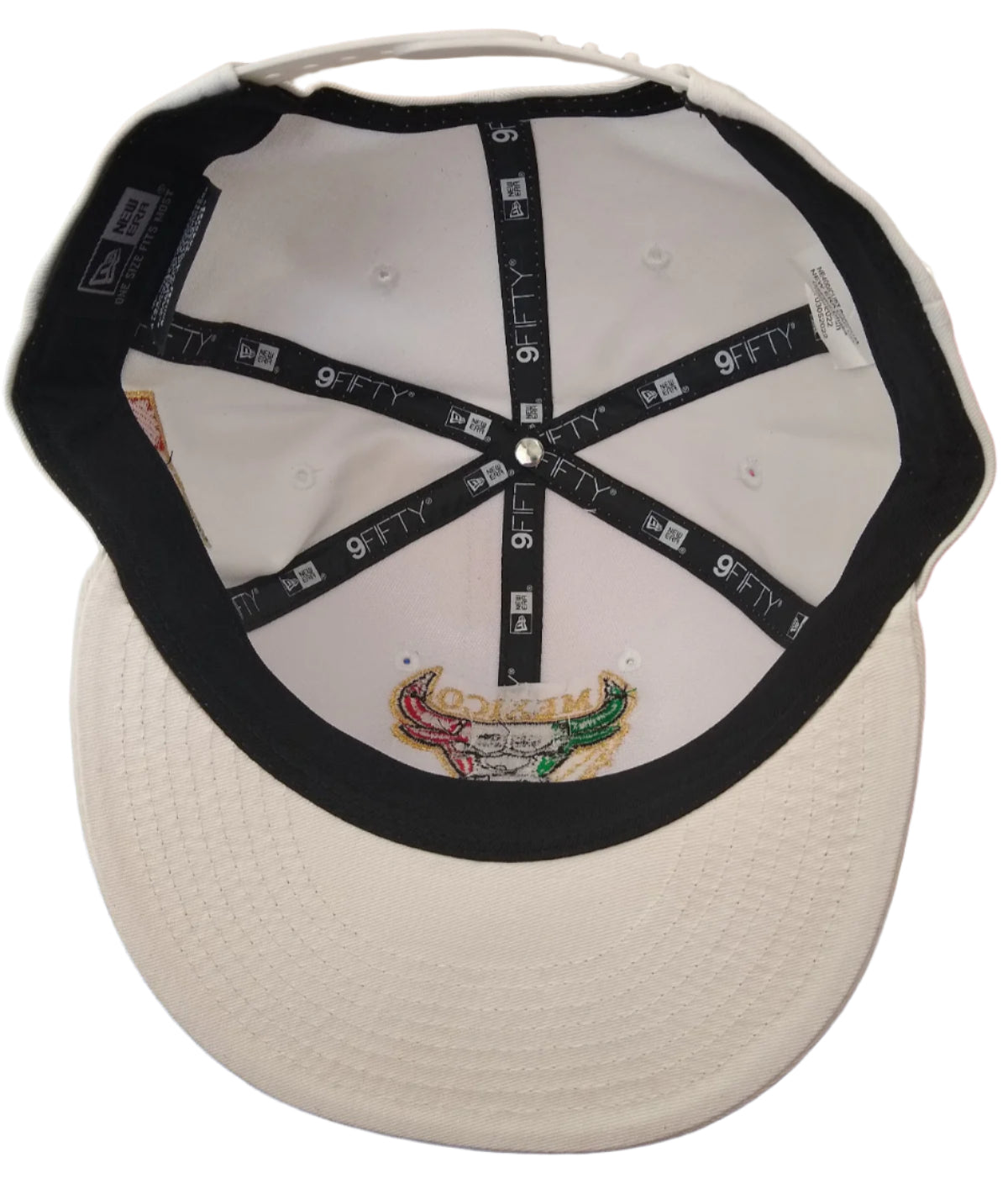 Casquette New Era brodée SnapBack avec logo taureau mexicain blanche