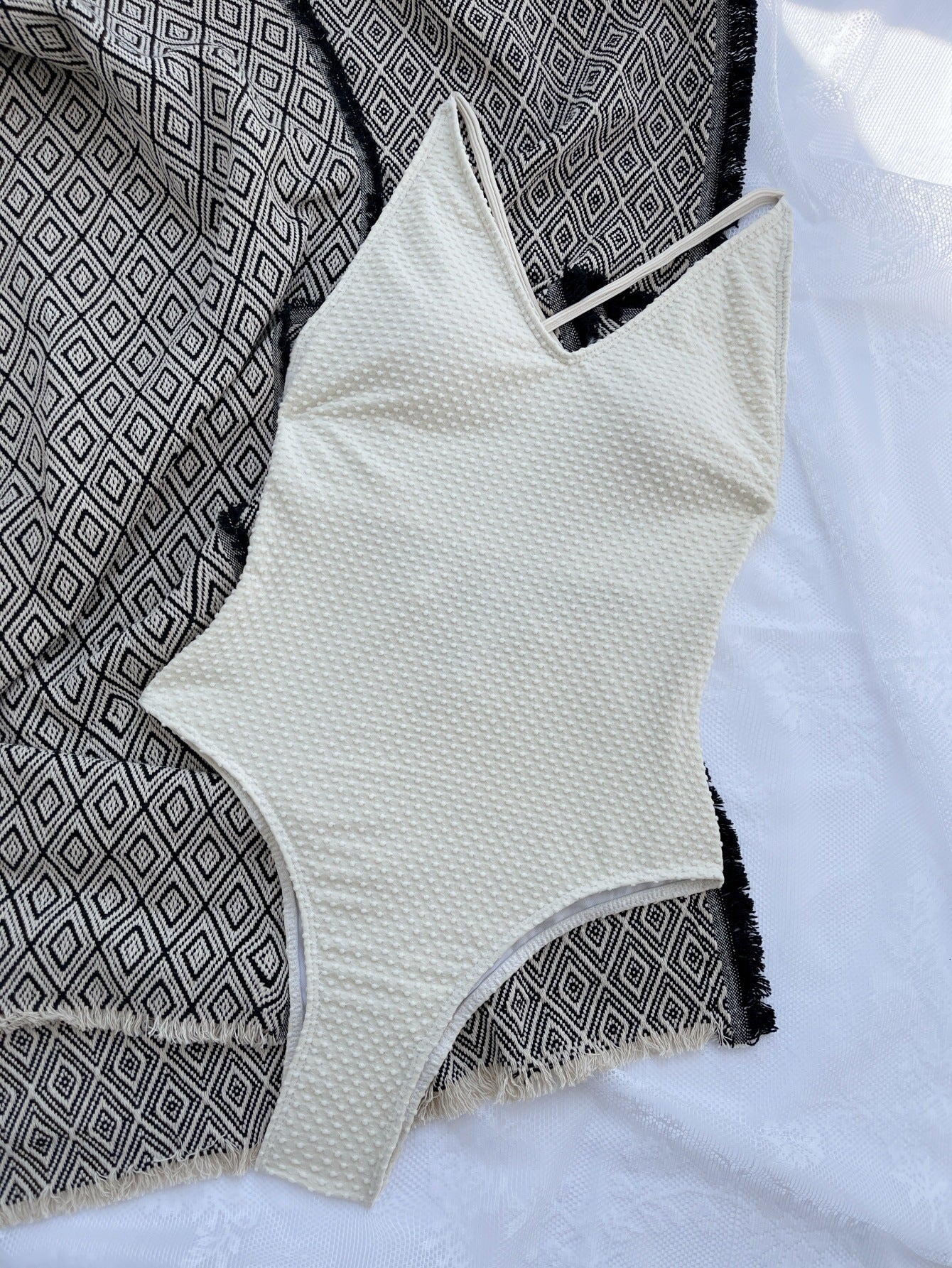 Maillot de bain bikini sexy uni avec tissu texturé
