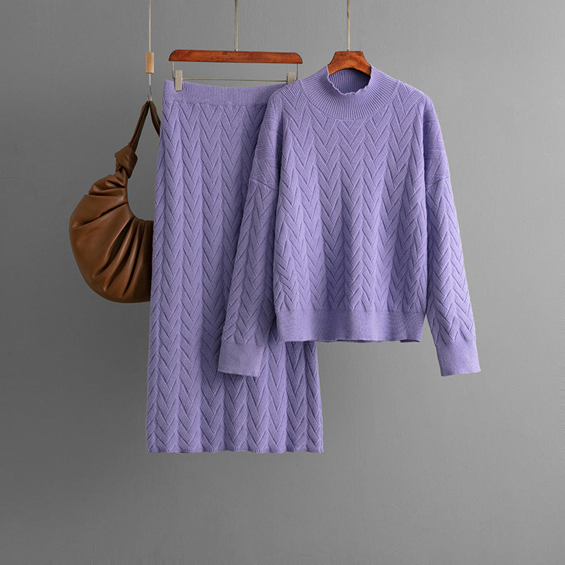 Ensemble deux pièces en tricot jacquard automne hiver : pull à col semi-montant et jupe.