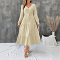 Robe plissée élégante à manches longues, col en V, couleur unie pour l'automne
