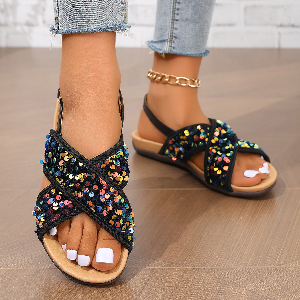 Schwarze Pailletten-Kreuzriemen Damen Strandsandalen Offene Riemen Bequeme Damen Flache Sandalen