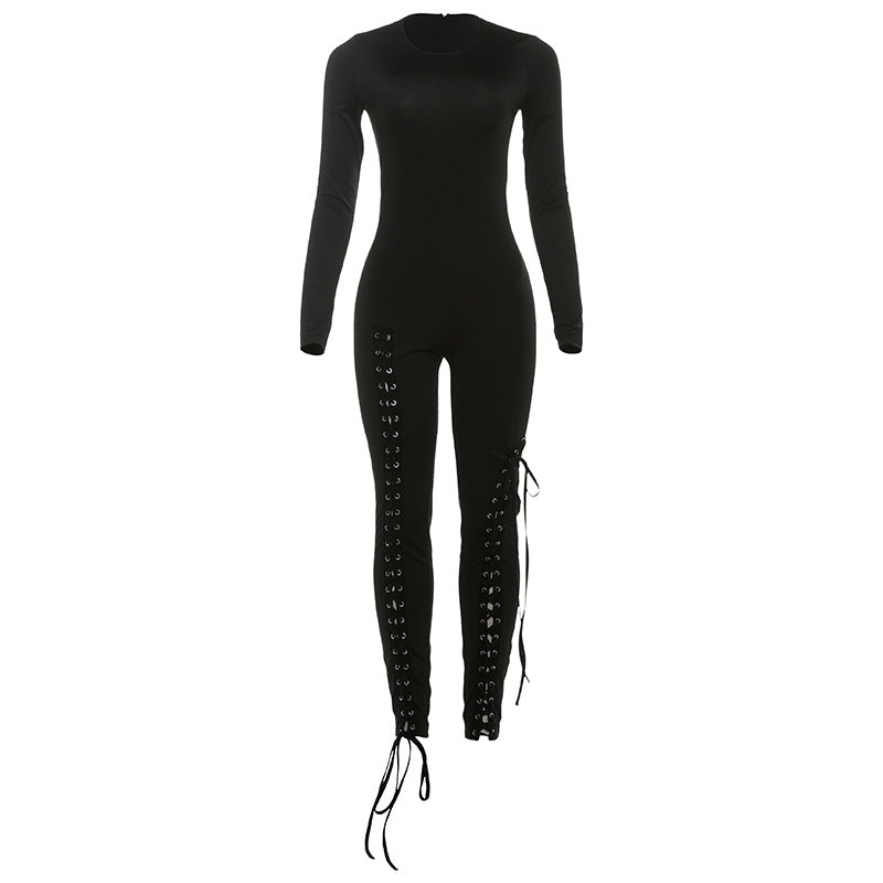Combinaison moulante de couleur unie avec découpes et sangles, taille ajustée, idéale pour l'automne