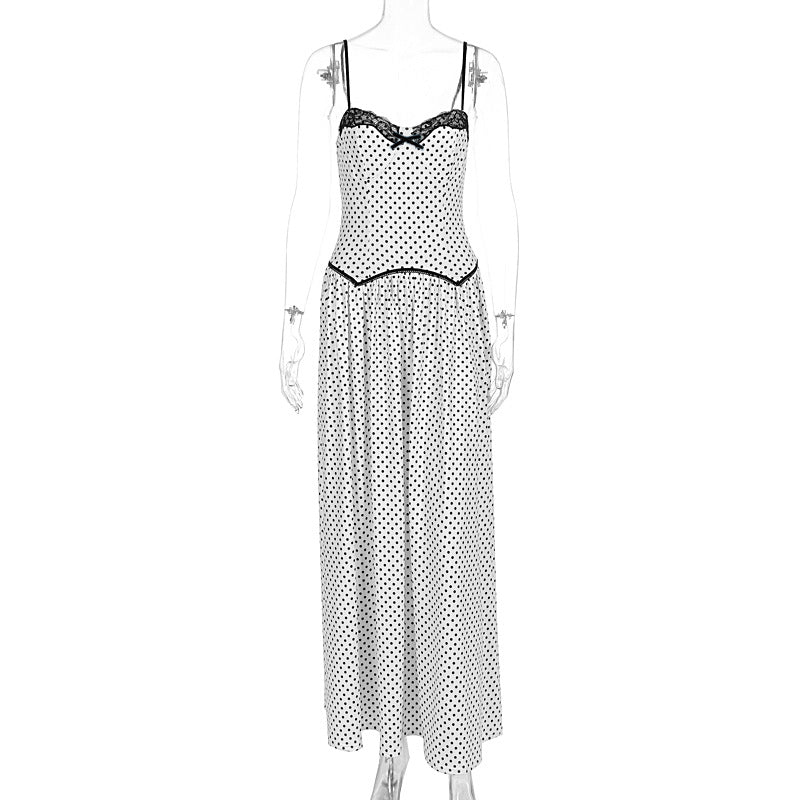 Sommer Süßes Eng Anliegendes Trägerkleid mit Rückenfreiem Design in Weißem Tupfenmuster für Damenbekleidung
