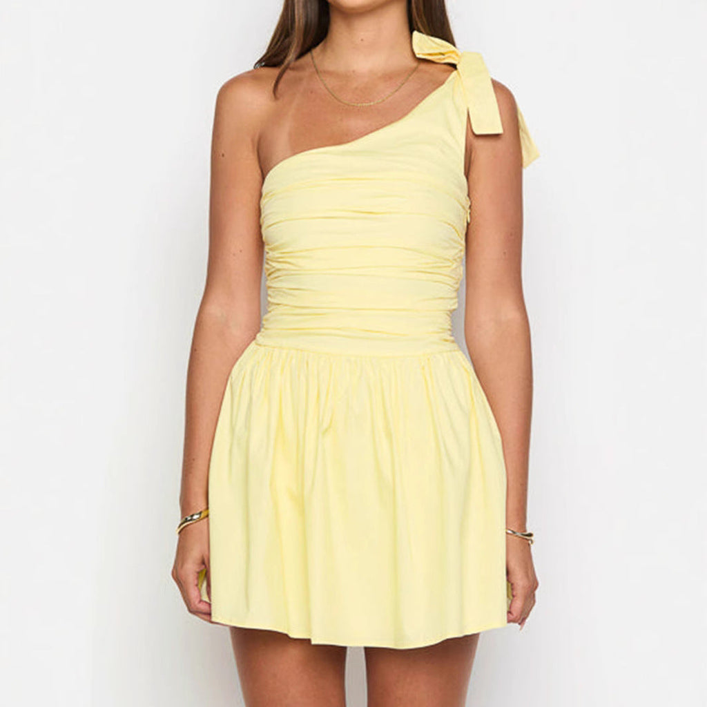 Frauen tragen schräge schulterfreie Schleifen Falten Slim Sommerkleid Frauen gelbes süßes, würziges Kleid