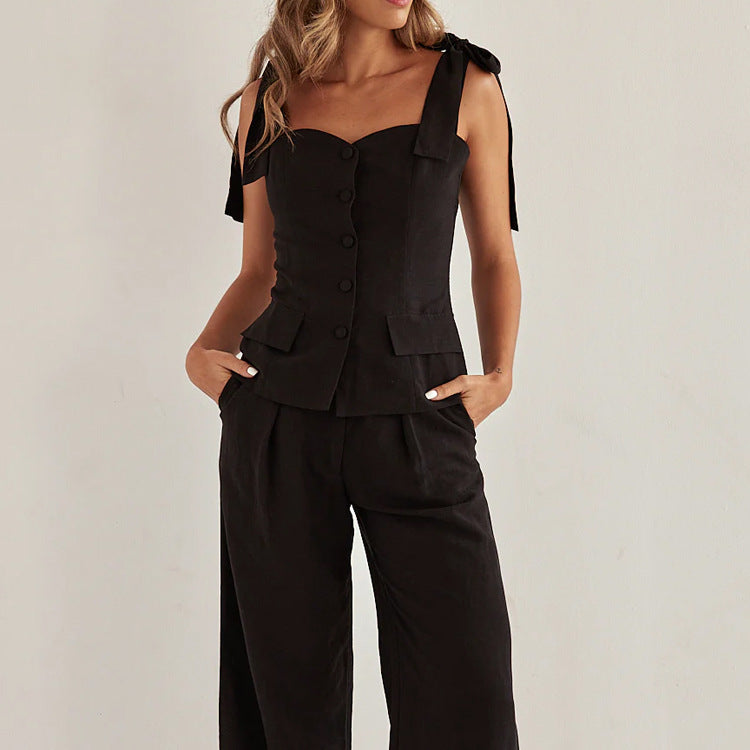 Ensemble deux pièces printemps-été : haut bandeau noir et pantalon taille haute large