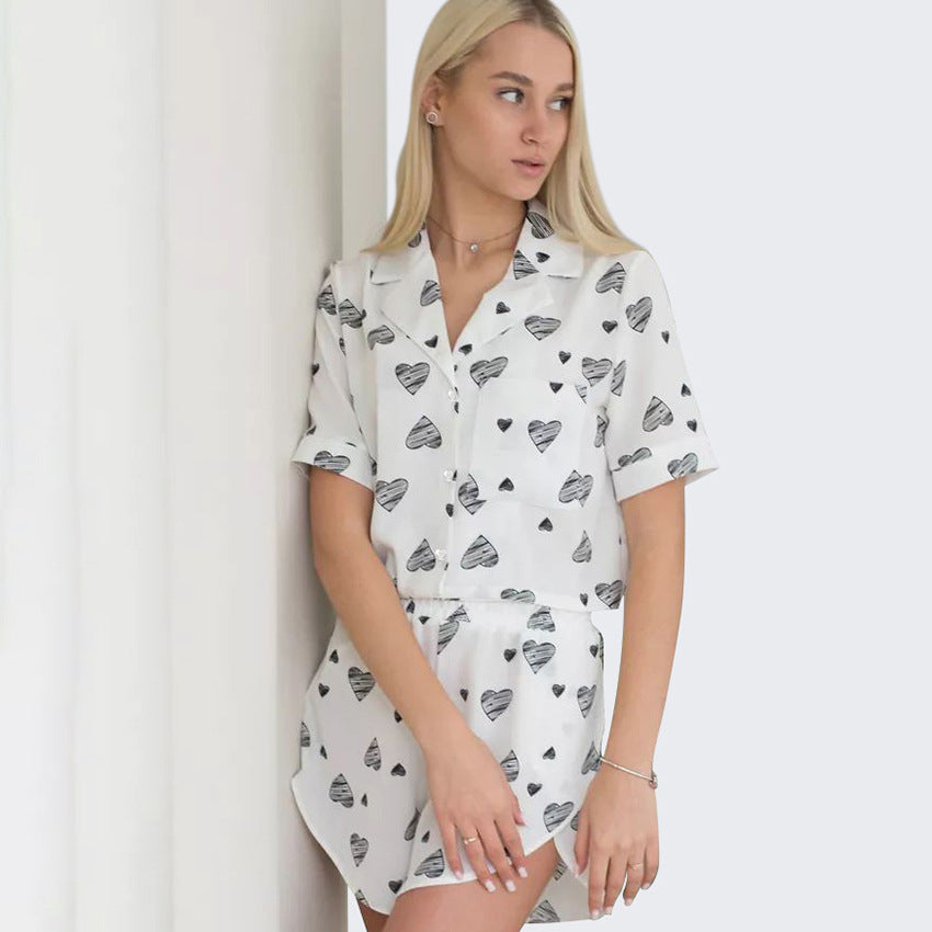 Pyjama confortable pour femme avec cardigan à imprimé cœur, manches courtes et short fendu, idéal pour la maison, collection printemps-été