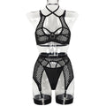 Ensemble quatre pièces de lingerie sexy en métal creux, avec des découpes, de larges trous, des bandes résille, et une jarretière transparente.