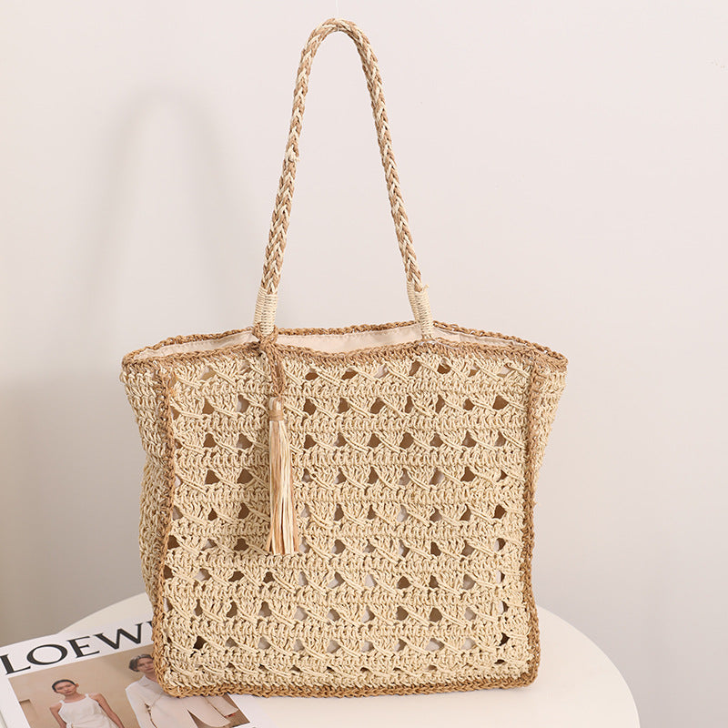 Sac en paille à pompons carrés pour l'épaule, sac en paille frais ajouré fait main, sac tissé pour femmes, vacances à la mer, sac de plage
